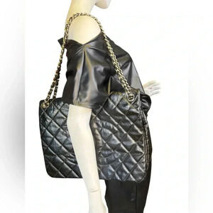 Chanel Chain CC Full Flap Bag Quilted Patent Lea Large Size Black Color.
